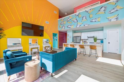 Walk to Broadway Pool Access Onsite Parking at Tequila Sunrise in Downtown Nashville — 4-Star Luxury Hotel in Nashville, United States