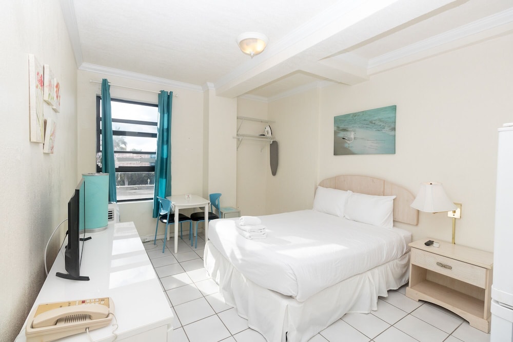 467 Studio Hollywood Beach Resort - photo 4