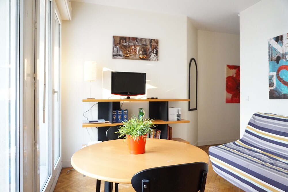Grenelle Studio Paris 7 - carbon neutral hotel in Paris