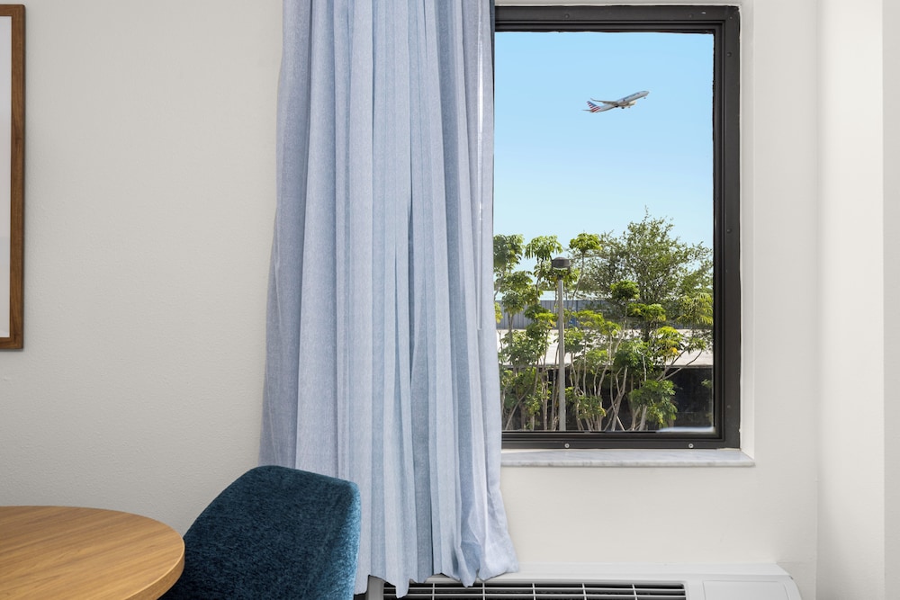 Hampton Inn Miami Airport West - photo 16