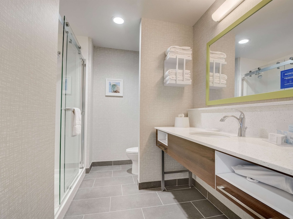 Hampton Inn and Suites Williamstown Ark Encounter - photo 35