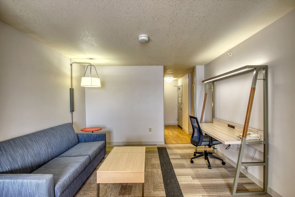 Holiday Inn Express Hotel & Suites Milwaukee Airport by IHG - photo 44