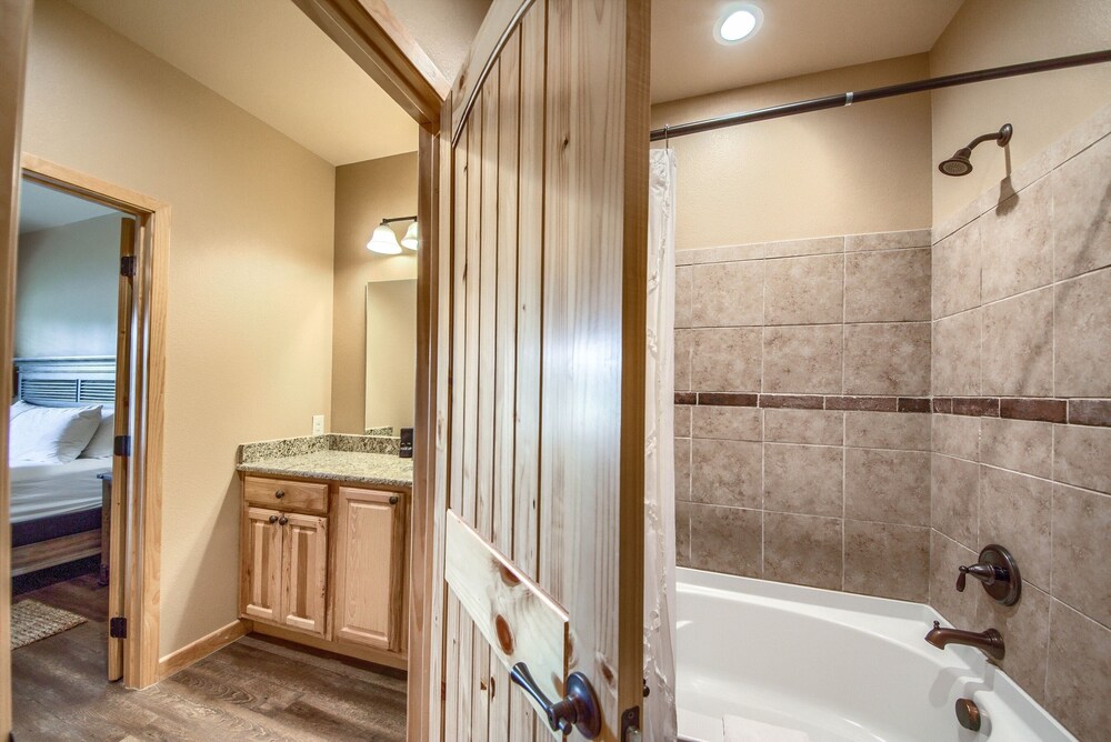 Old Mills Resort OM A11 2 Bedroom Condo by RedAwning - photo 13