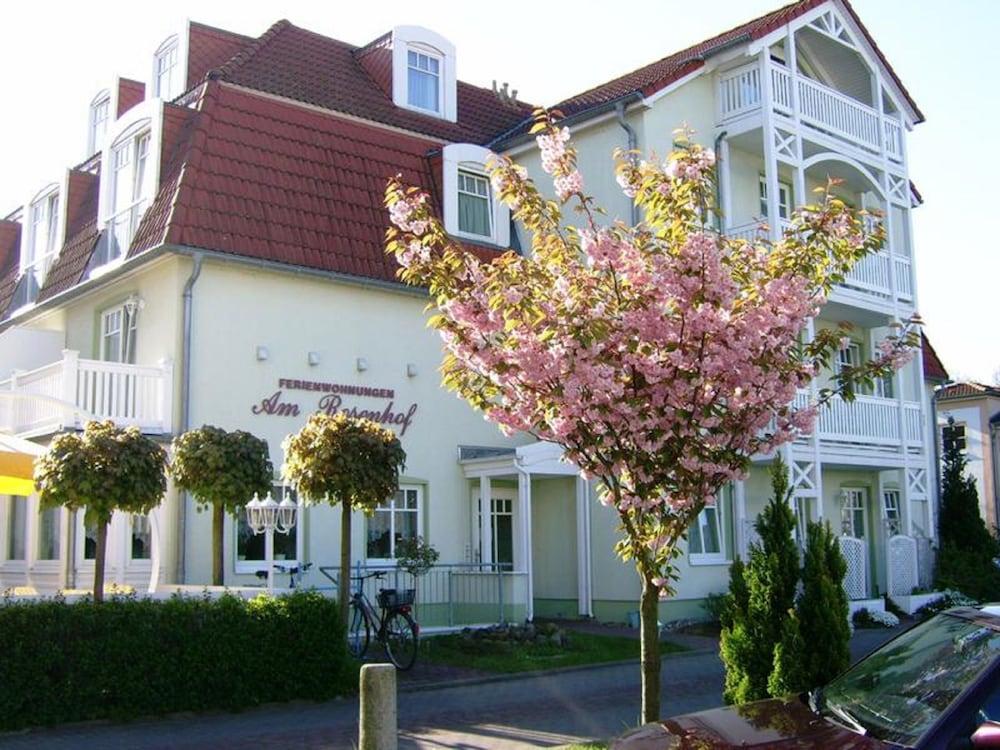 Ferienwohnungen Am Rosenhof — Ostseebad Kuehlungsborn