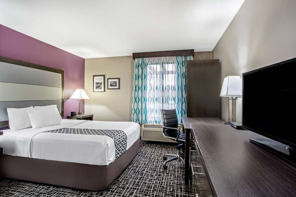 La Quinta Inn by Wyndham Radford - photo 8