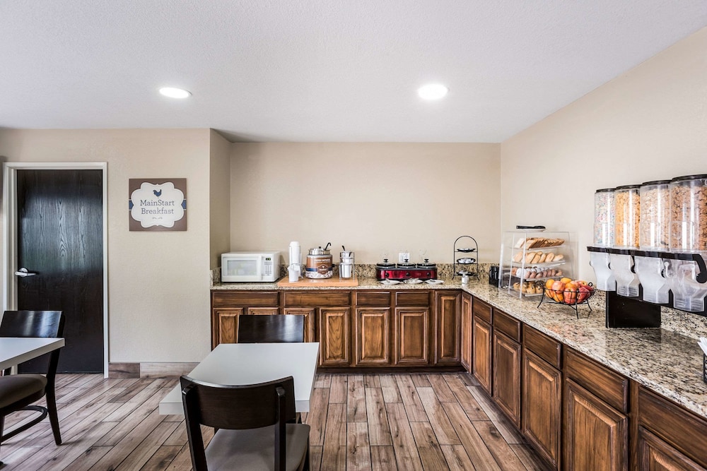 MainStay Suites Cedar Rapids North Marion - photo 55