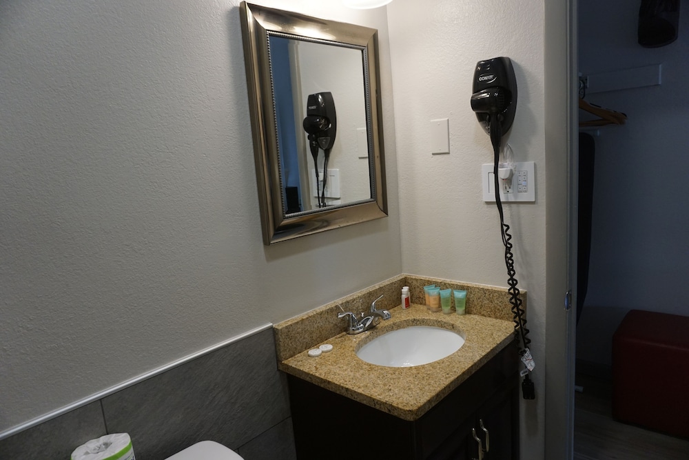 Harvest Drive Family Inn - photo 32