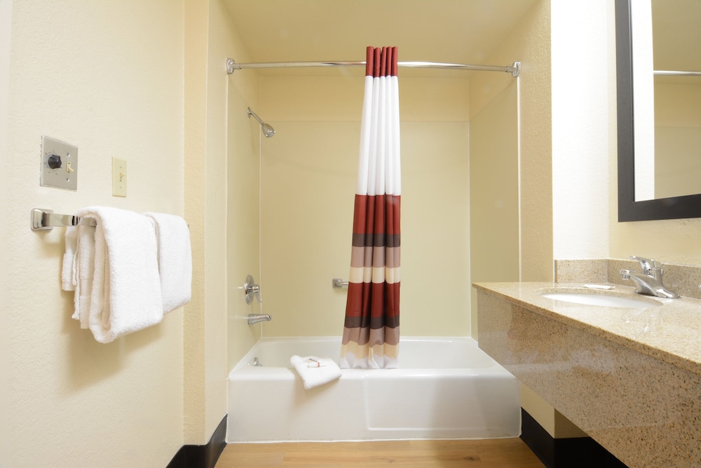 Red Roof Inn San Dimas Fairplex - photo 15