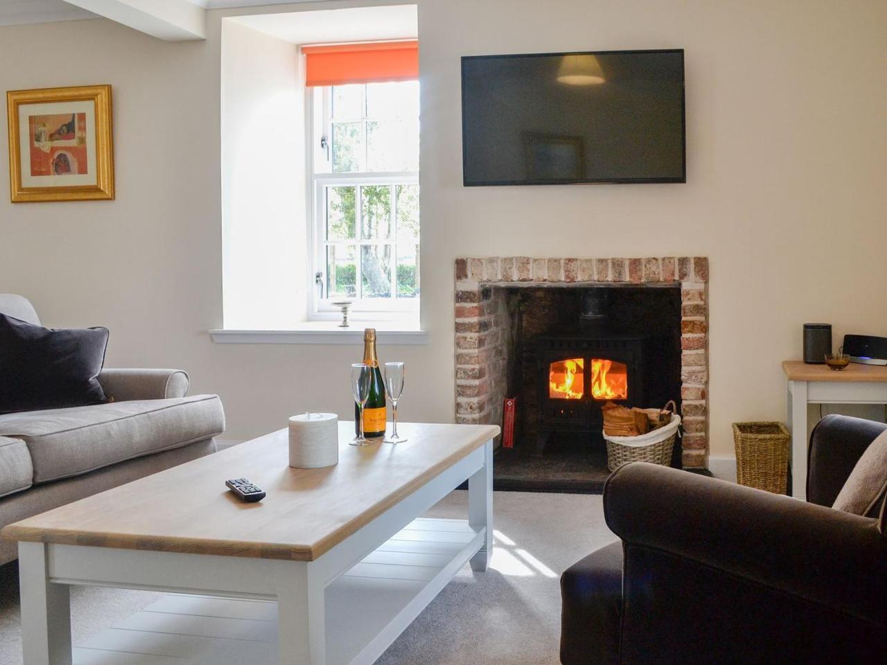 Grieve's Cottage Uk11107 — 5-Star Luxury Hotel in Montrose, United Kingdom