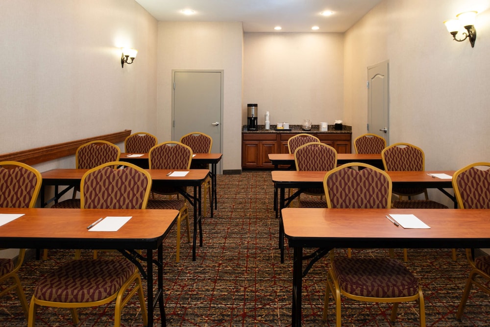 Hampton Inn Kansas City Northeast - photo 70