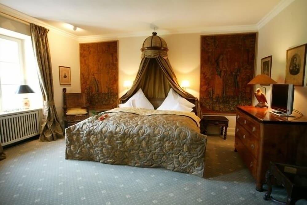 Schloss Auel Boutique Hotel & Design Golf Lodge in Lohmar, Germany