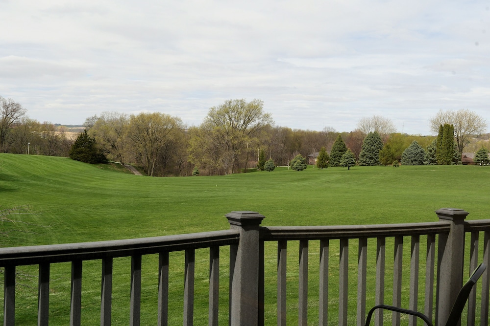 Cobblestone Inn & Suites Denison Majestic Hills - photo 71