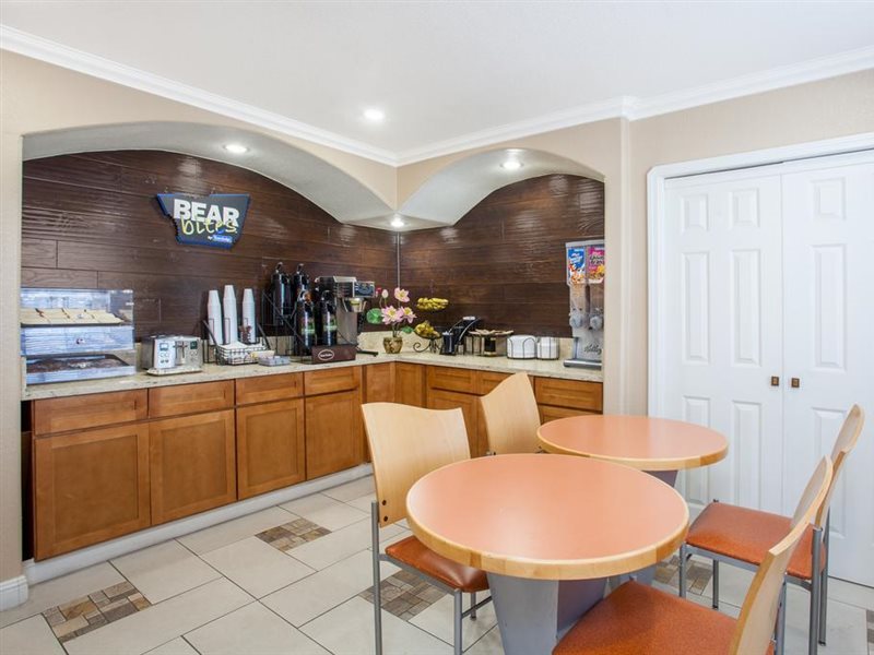 Travelodge by Wyndham Fresno Yosemite Area - photo 13