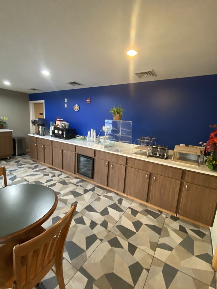 Coos Motor Inn - photo 2