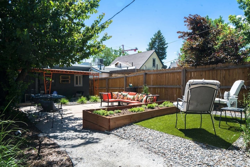 Sunnyside Retro Retreat Private Yard G Line - photo 13