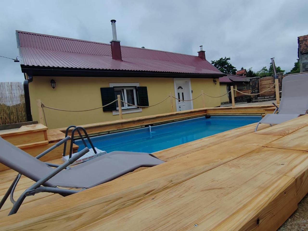 Old house Rustica with pool jacuzzi and tavern Valincic — 4-Star Luxury Hotel in Brinje, Croatia