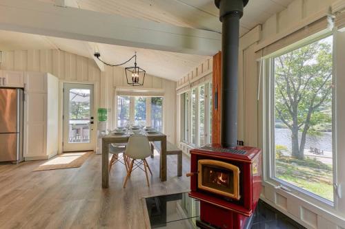 Muskoka Retreat Fire Pit Games Waterfront in Gravenhurst, Canada