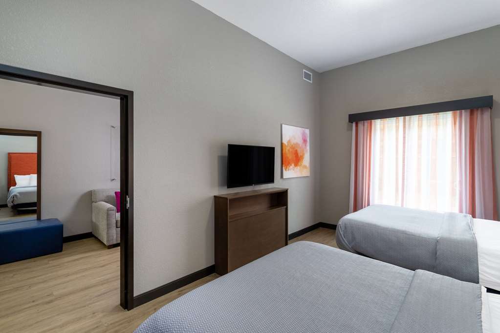 La Quinta Inn & Suites by Wyndham Augusta Near Fort Gordon - photo 25