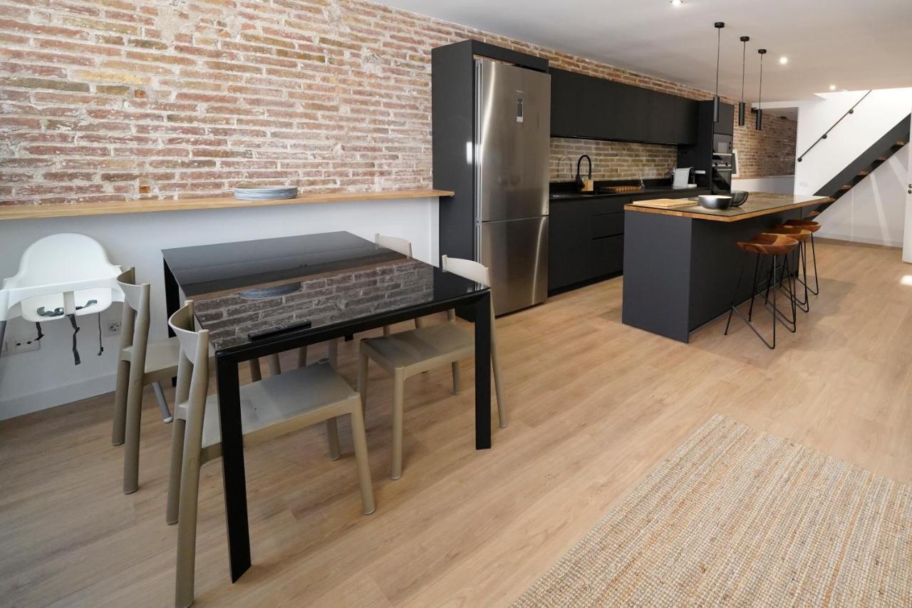 Atico Duplex Playa Area Barcelona Con SPA Exterior — 4-Star Luxury Hotel in Montgat, Spain