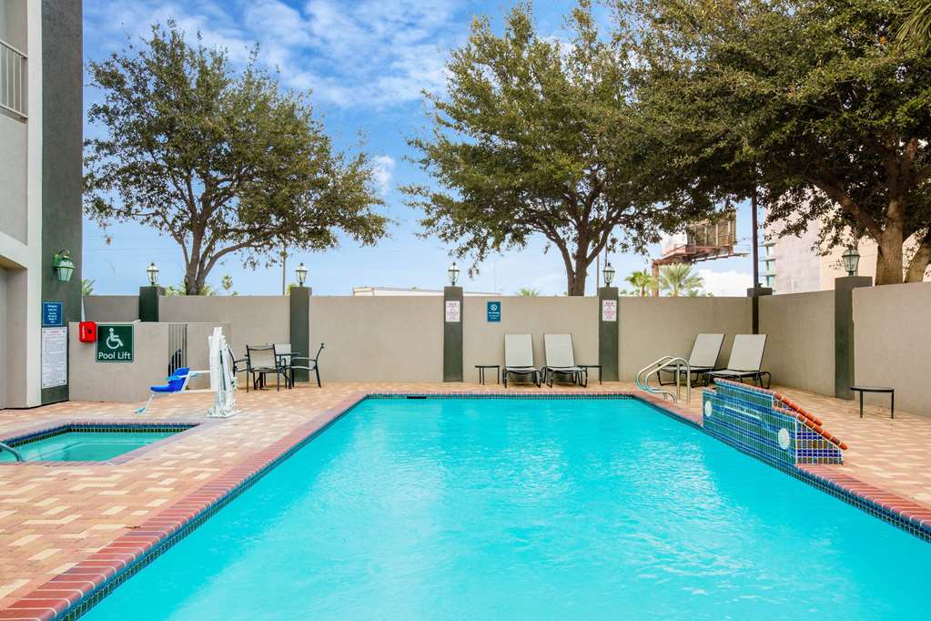 La Quinta Inn & Suites by Wyndham Mission at West McAllen - photo 10