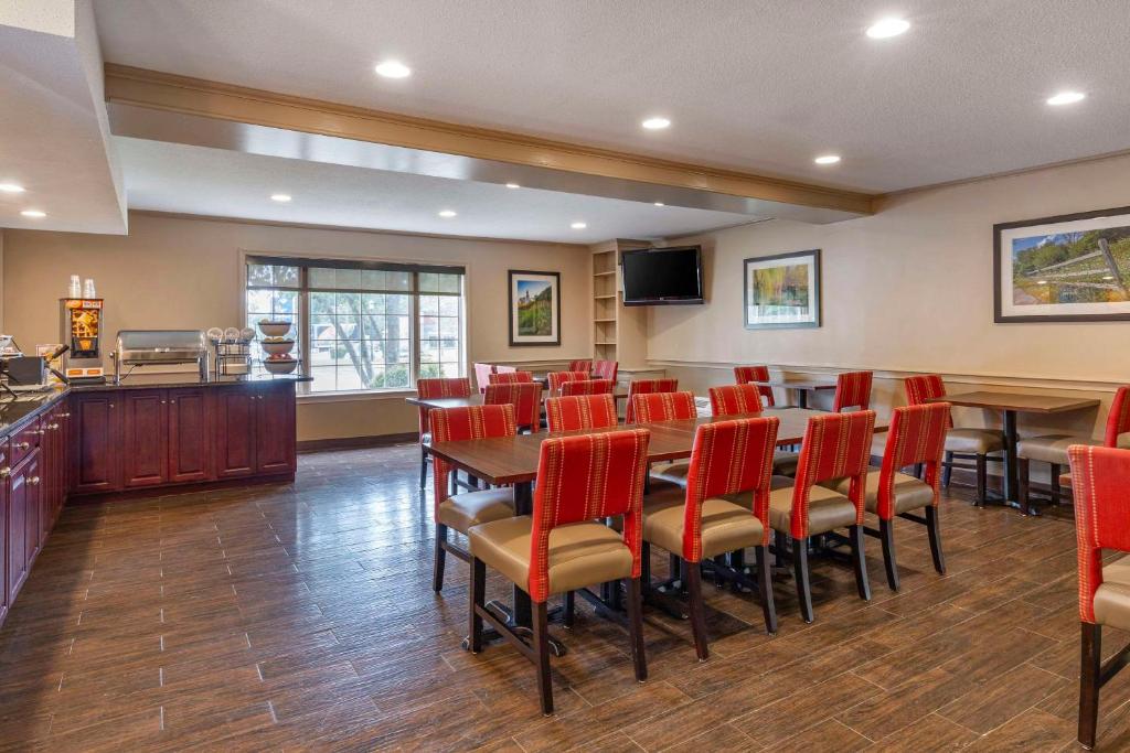 MainStay Suites Foxboro Mansfield - photo 16