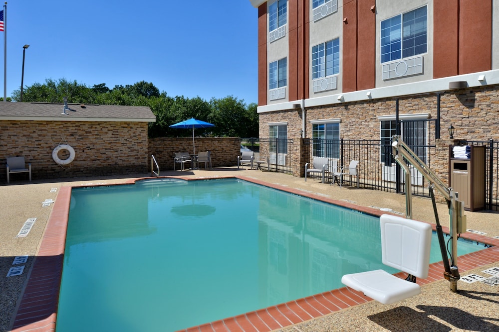 Holiday Inn Express & Suites Carthage by IHG - photo 51