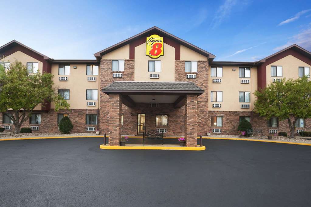 Super 8 by Wyndham Peoria - photo 2