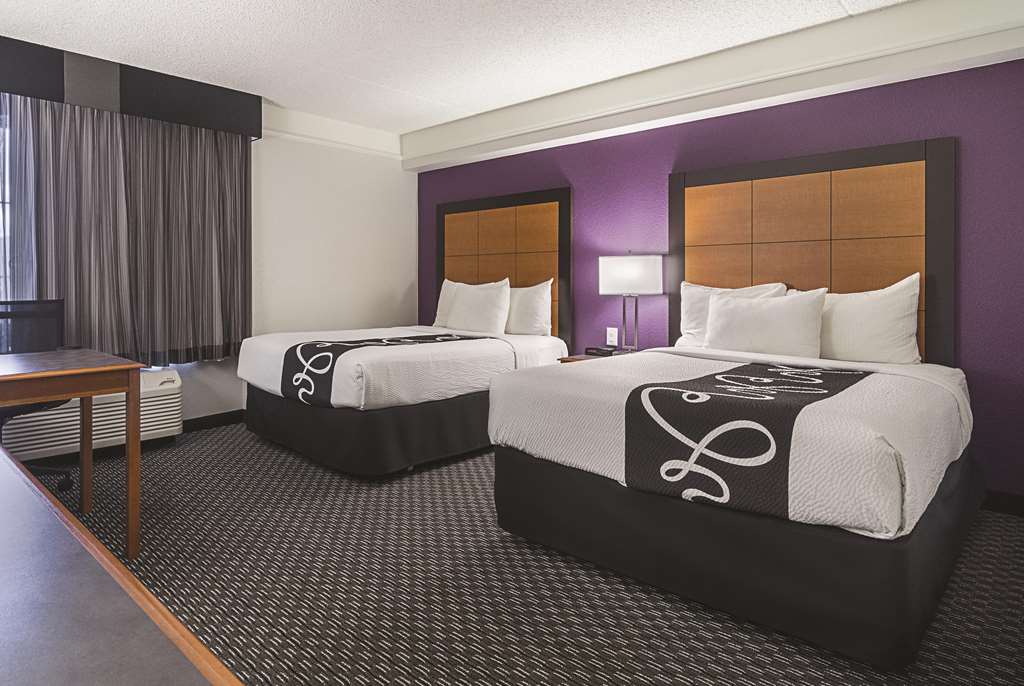 La Quinta Inn & Suites by Wyndham Phoenix Mesa West - photo 25