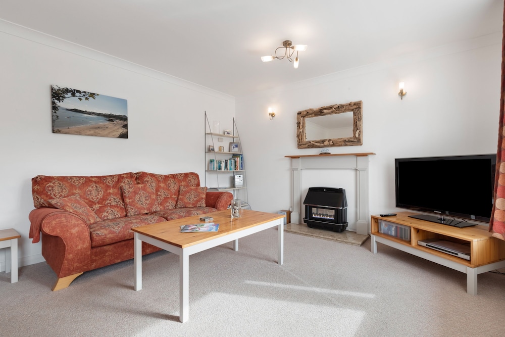 Oaklands Lovely Cottage Walk to Beach — 4-Star Luxury Hotel in Saundersfoot, United Kingdom