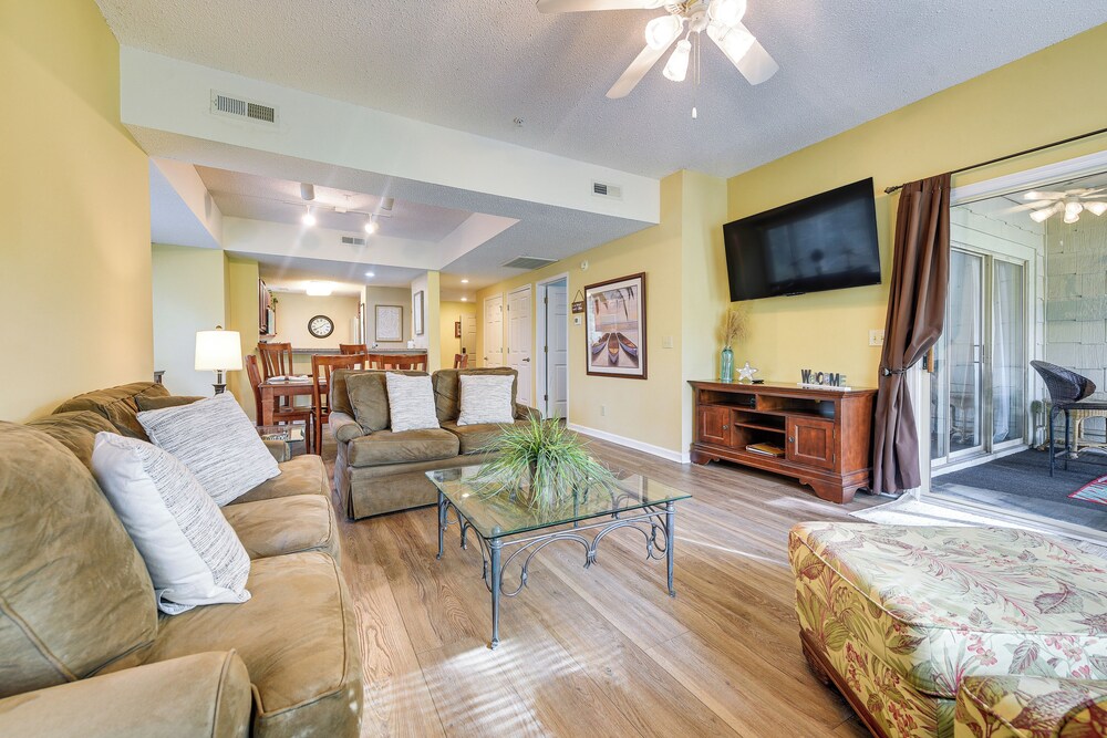 Golf Course Home w Balcony in North Myrtle Beach — 4-Star Luxury Hotel in North Myrtle Beach, United States