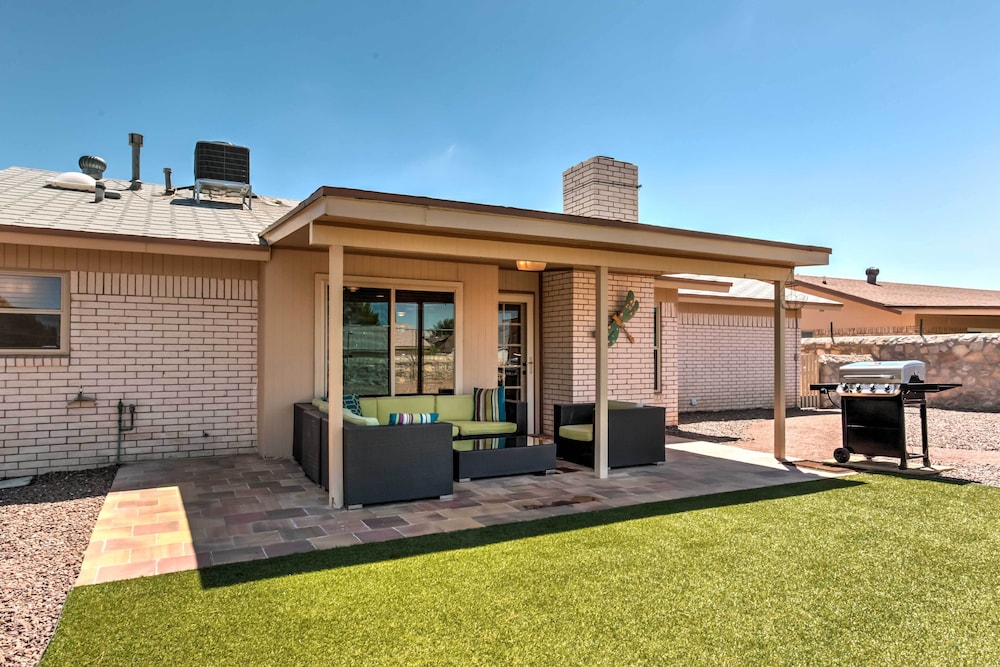 El Paso Smart House Backyard 12 Mi to Downtown - photo 15
