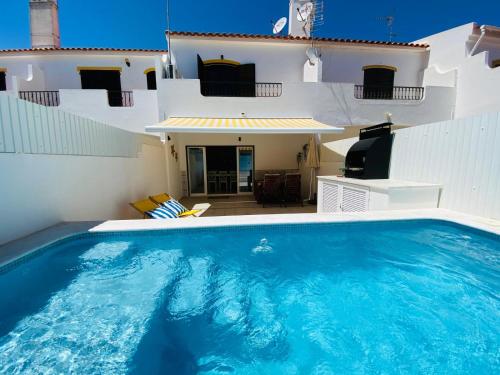 StaySalty Resort Style Family Beach House with Pool — hotel in Altura