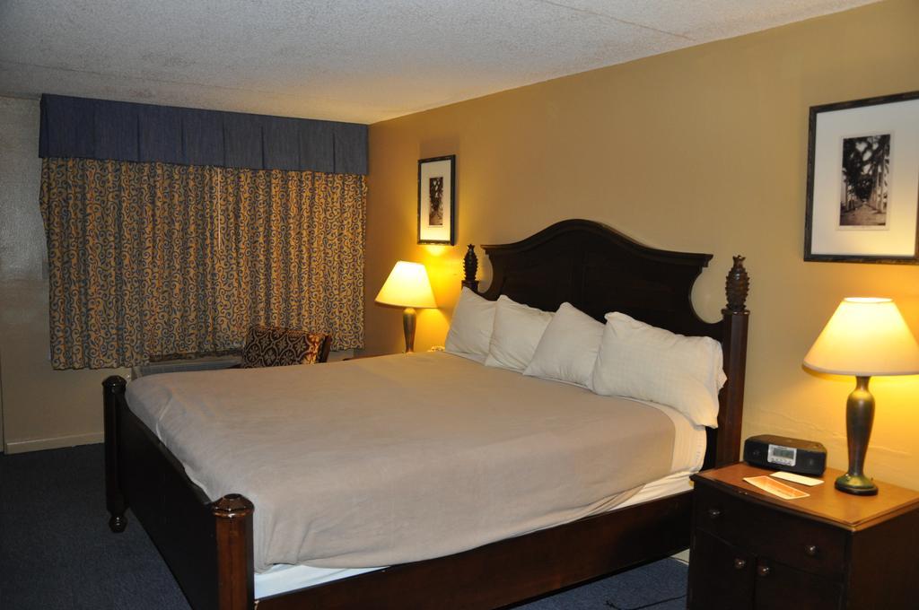 Howard Johnson by Wyndham Lake Front Park Kissimmee - photo 14