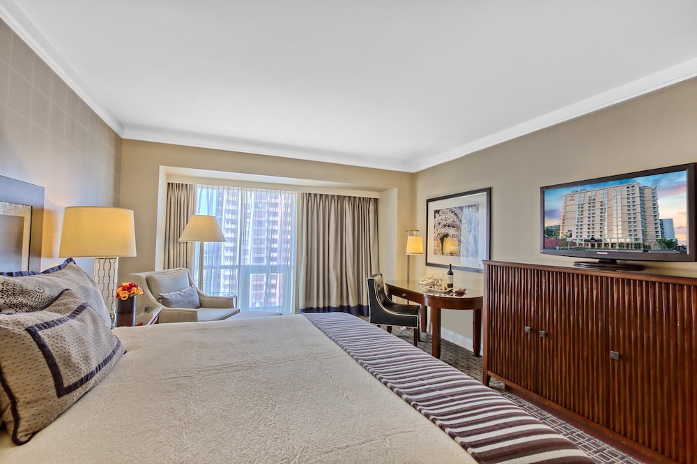 Omni Los Angeles Hotel at California Plaza - photo 27