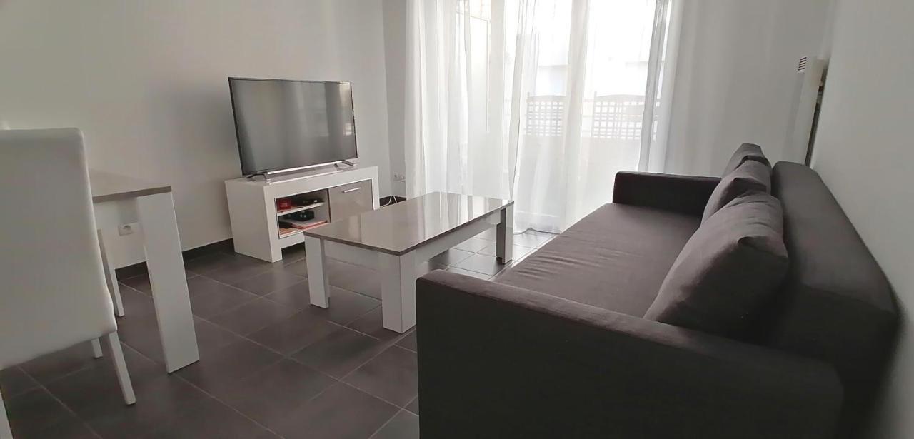 Bright 45m in a Lively Area - last minute hotel in Nice
