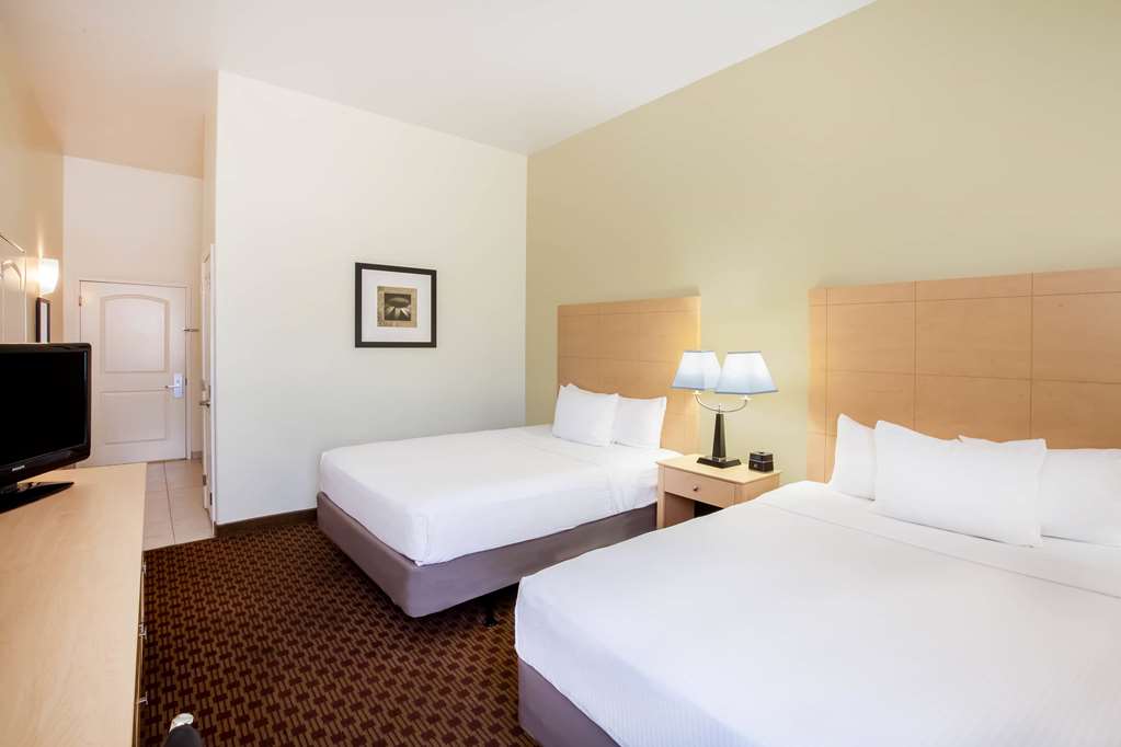 La Quinta Inn & Suites by Wyndham Odessa North - photo 19