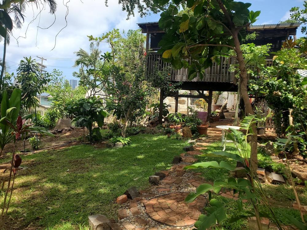 Manoa Valley Inn - photo 28