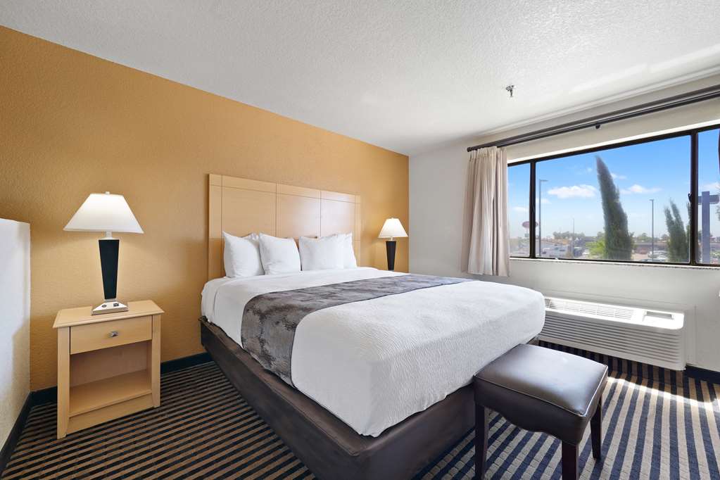 Best Western Plus Executive Inn & Suites - photo 12