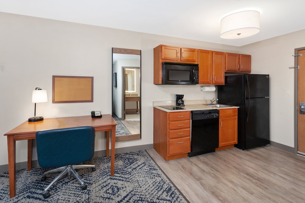 Candlewood Suites Louisville North by IHG - photo 15