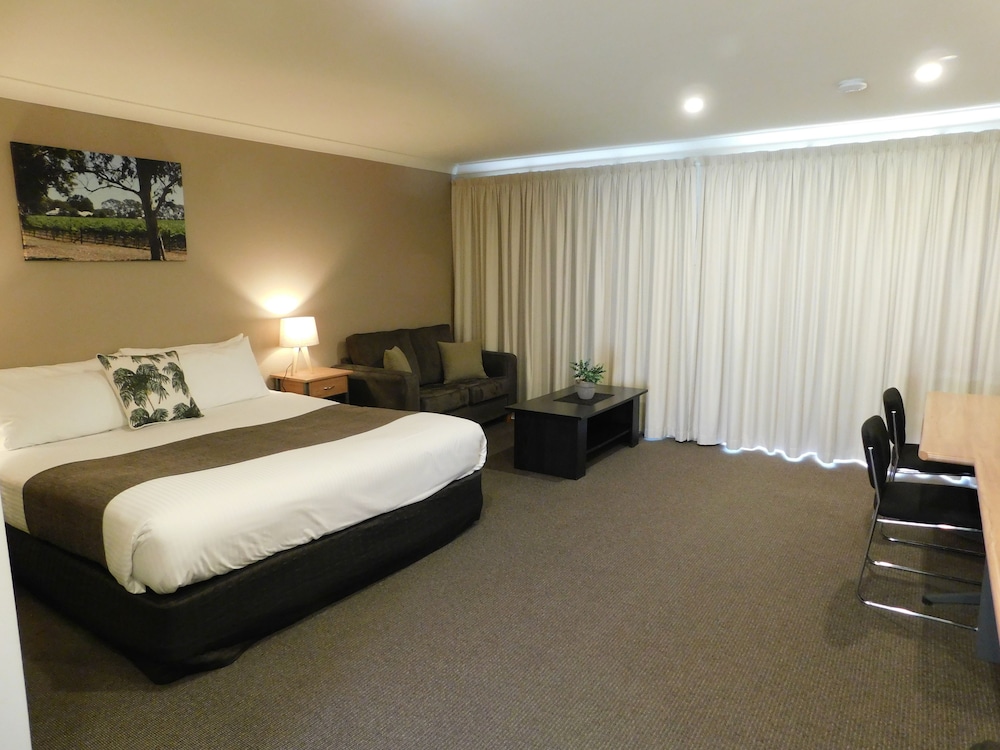 Alexander Cameron Suites — Penola — photo 3