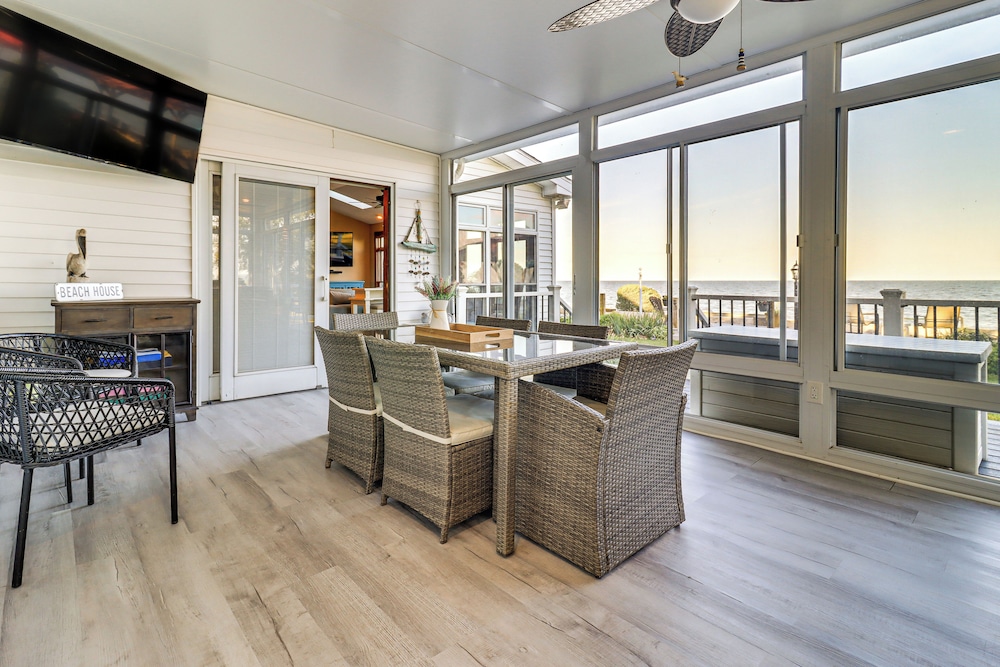 Great Lake Erie Getaway W Hot Tub Private Beach — Monroe
