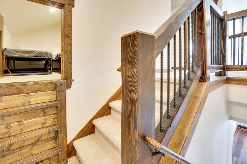 Suncadia Resort Townhome with Grill and Fireplace - photo 11