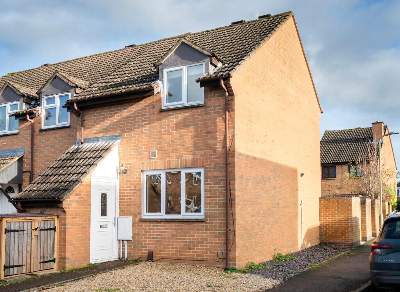 Stylish 2 BR Parking 7 mins Oxford 14 Bicester — 4-Star Luxury Hotel in Kidlington, United Kingdom
