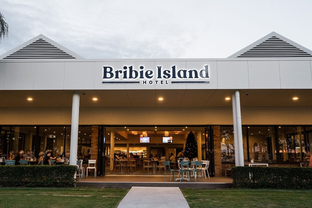 Bribie Island Hotel — hotel in Bellara