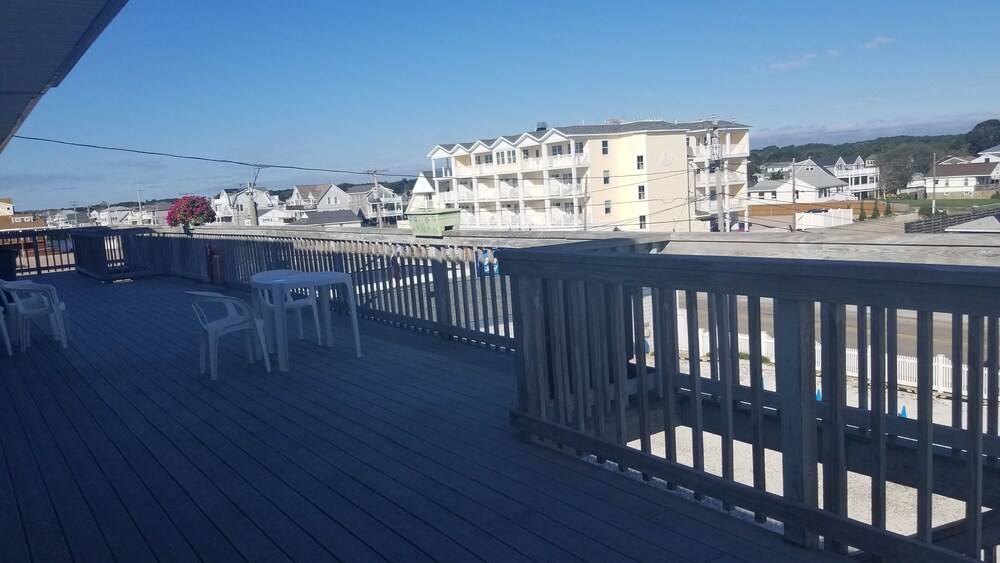 Sandcastle Beachfront Inn - photo 19