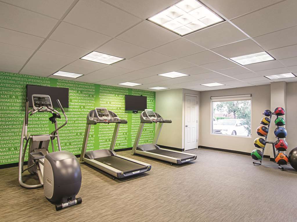 La Quinta Inn & Suites by Wyndham Denver Airport DIA - photo 12