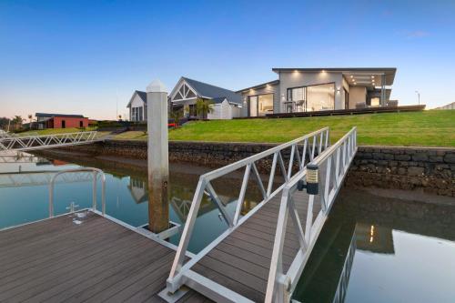 Whitianga Waterfront Retreat in Whitianga, New Zealand