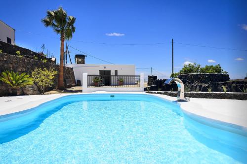 Peñas Blancas — 4-Star Luxury Hotel in Macher, Spain