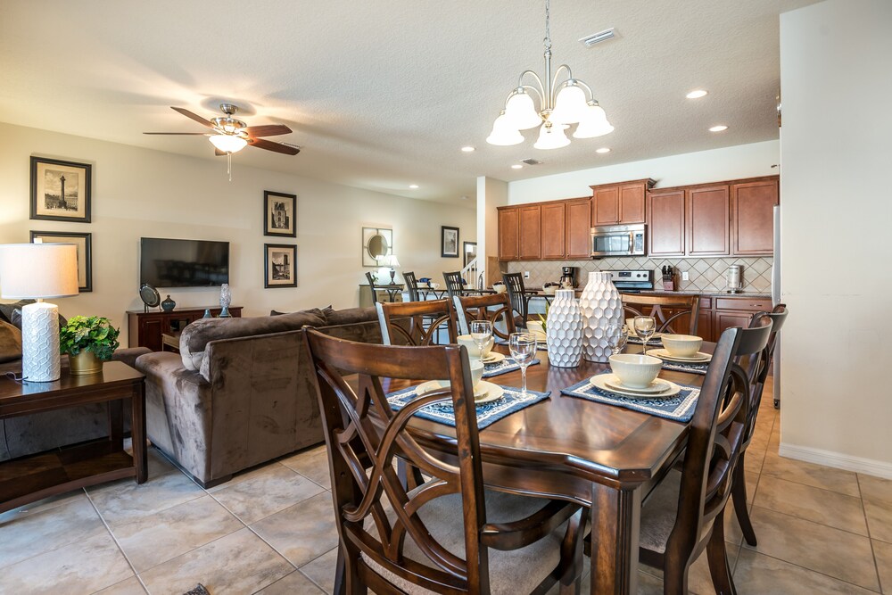 Townhome W private Pool & Free On site Water Park - photo 3