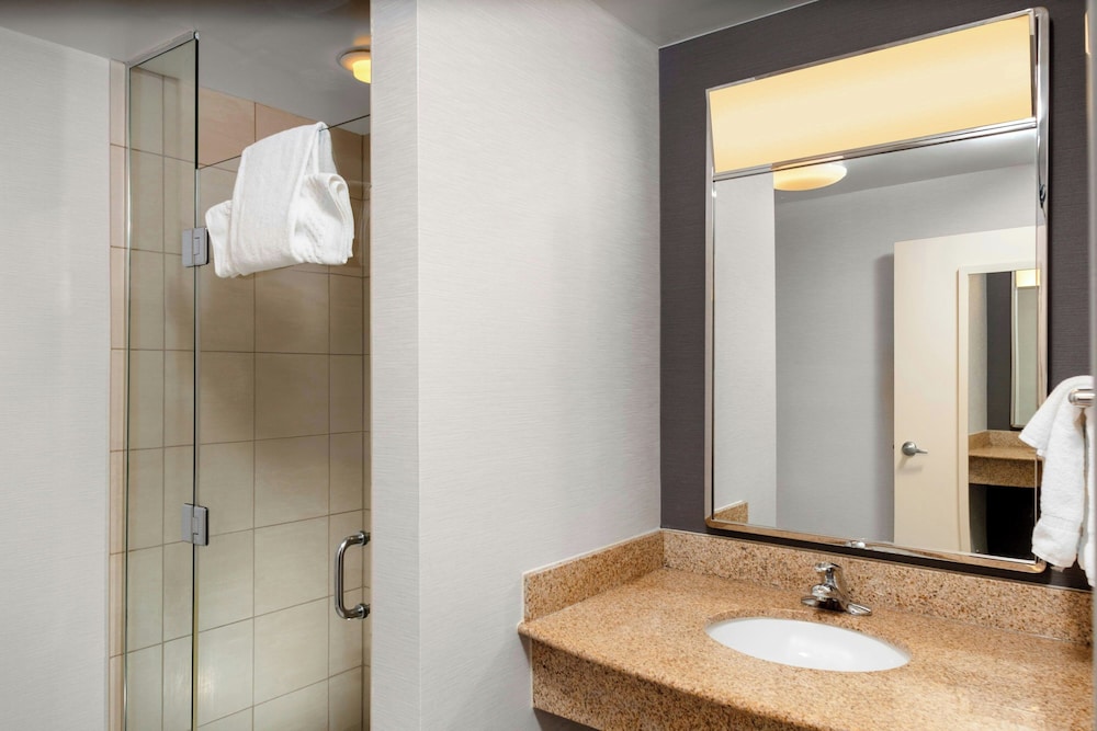 Courtyard by Marriott Pittsburgh Greensburg - photo 19